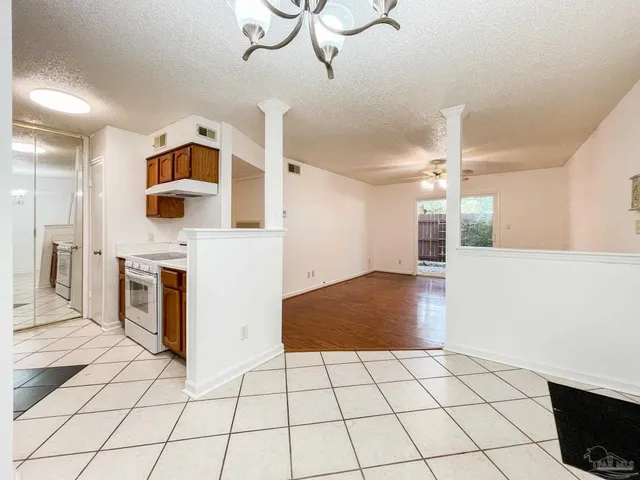 $1,275 | 2303 West Michigan Avenue, Unit A4, Pensacola, FL 32526
