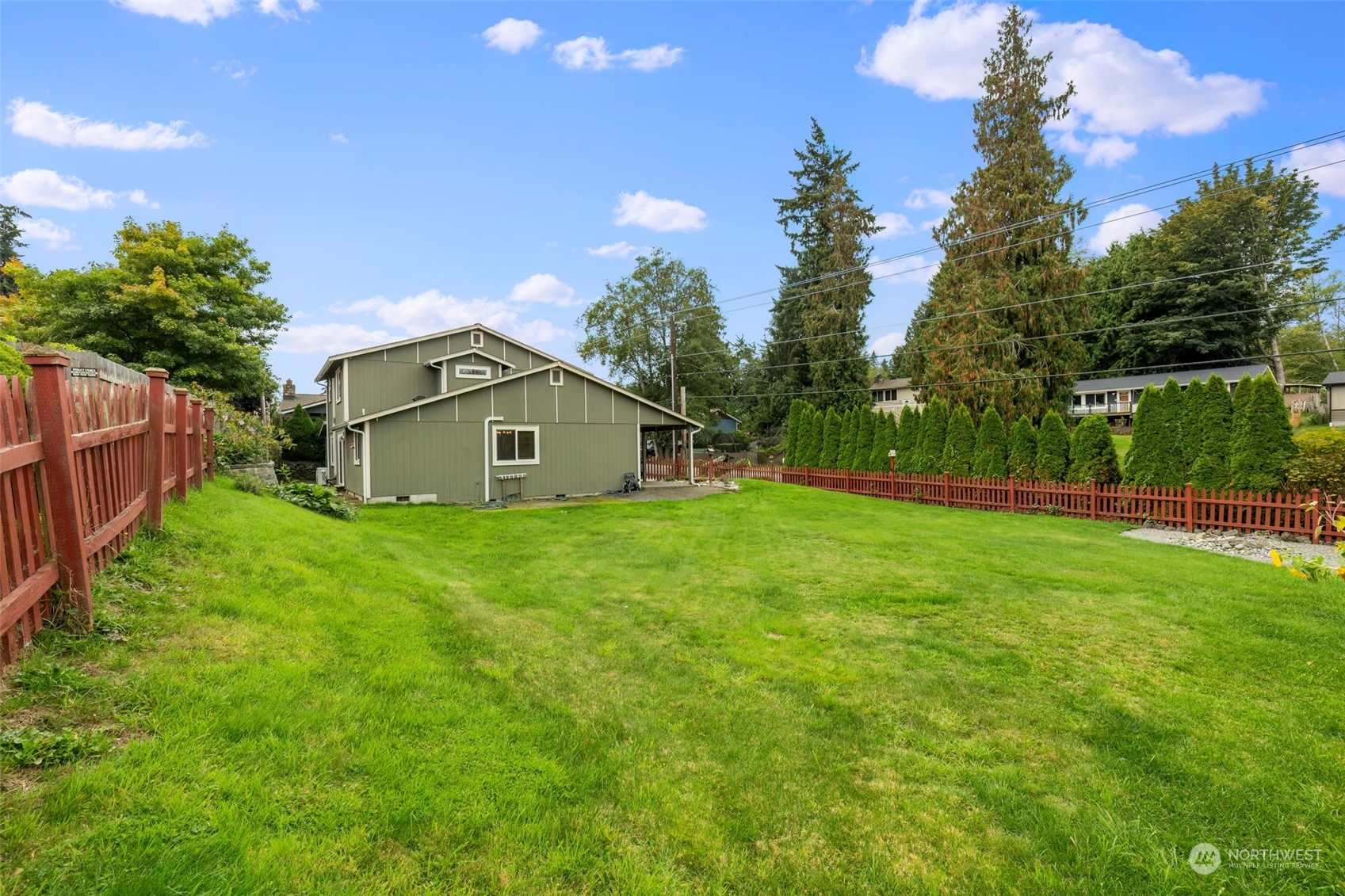 27474 Gamble Bay Road Northeast Kingston, WA 98346 - Photo 31 of 40 a backyard of a house with lots of green space