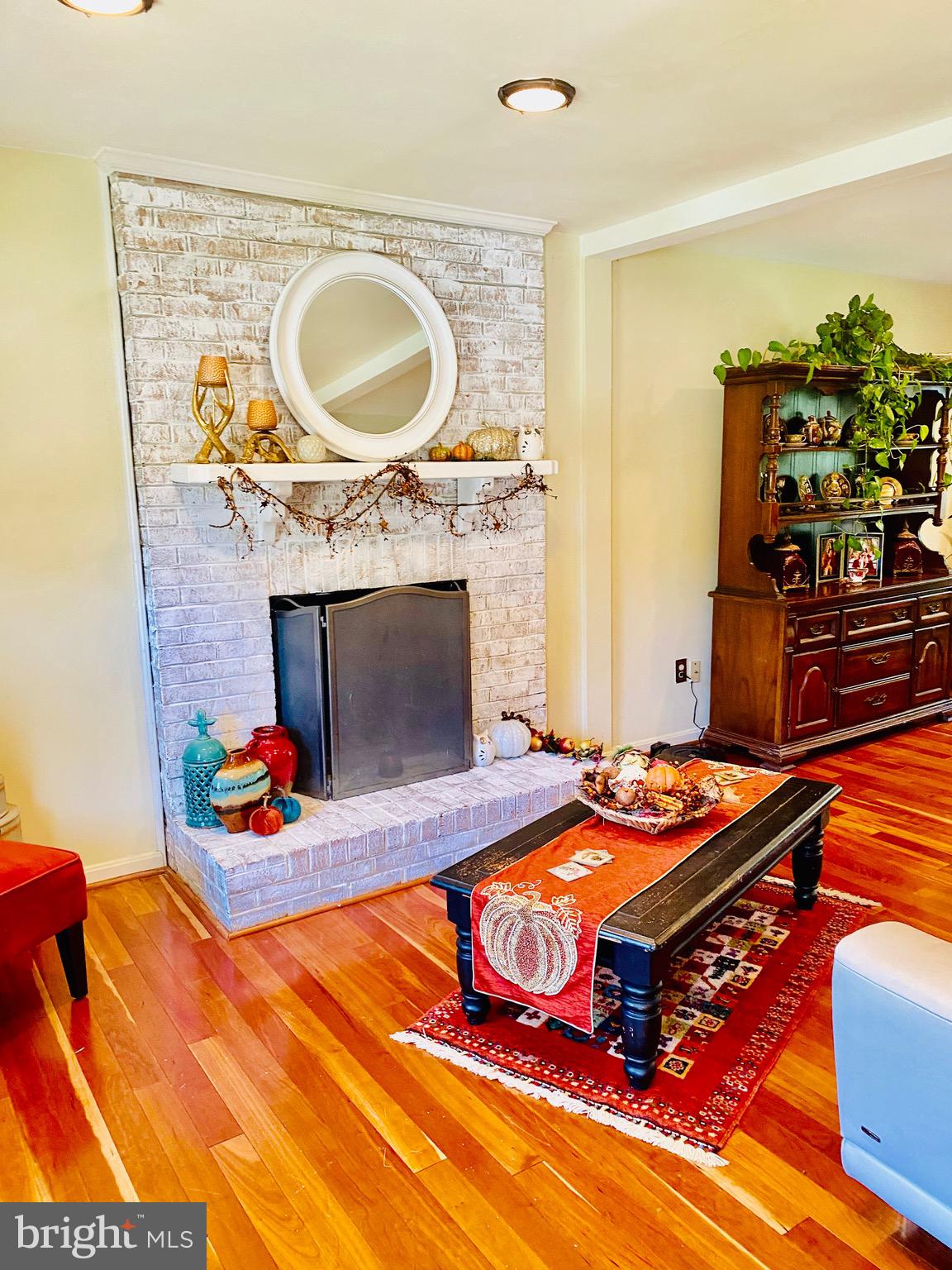 5409 Hampton Forest Way Fairfax, VA 22030 - Photo 11 of 56