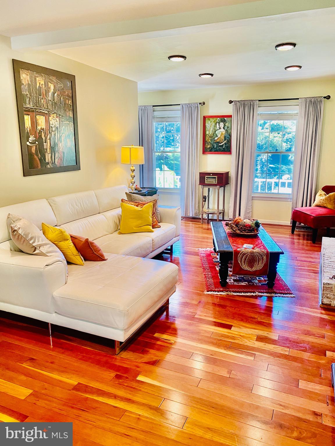 5409 Hampton Forest Way Fairfax, VA 22030 - Photo 7 of 56