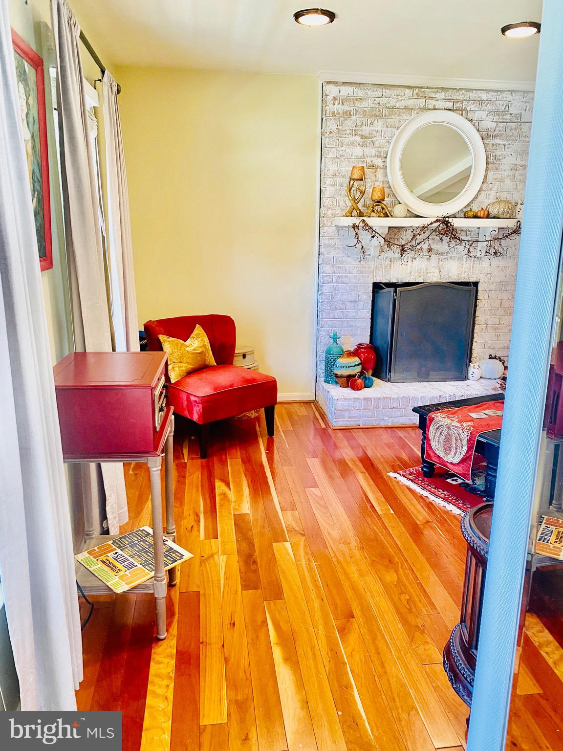 5409 Hampton Forest Way Fairfax, VA 22030 - Photo 8 of 56