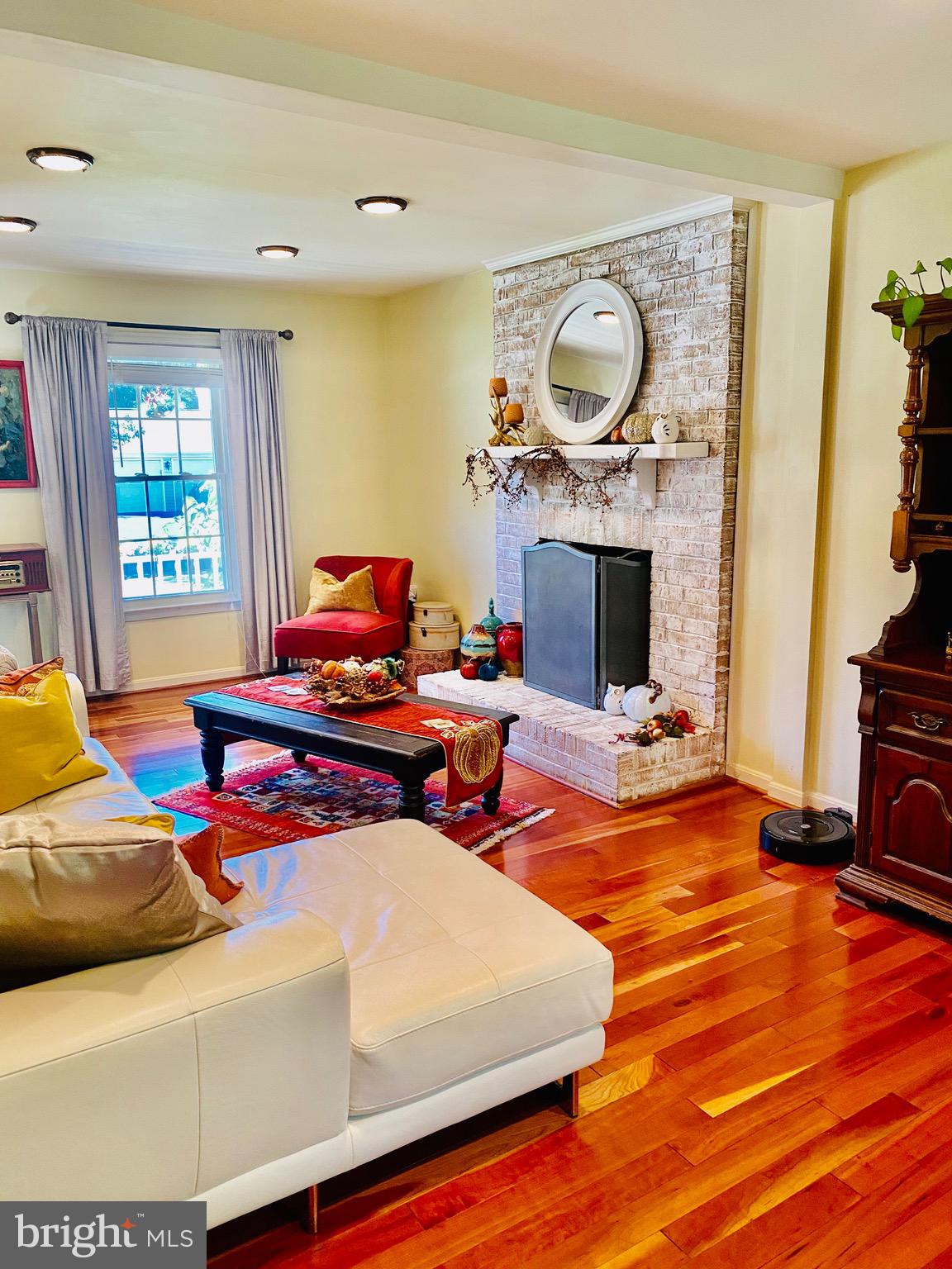 5409 Hampton Forest Way Fairfax, VA 22030 - Photo 10 of 56