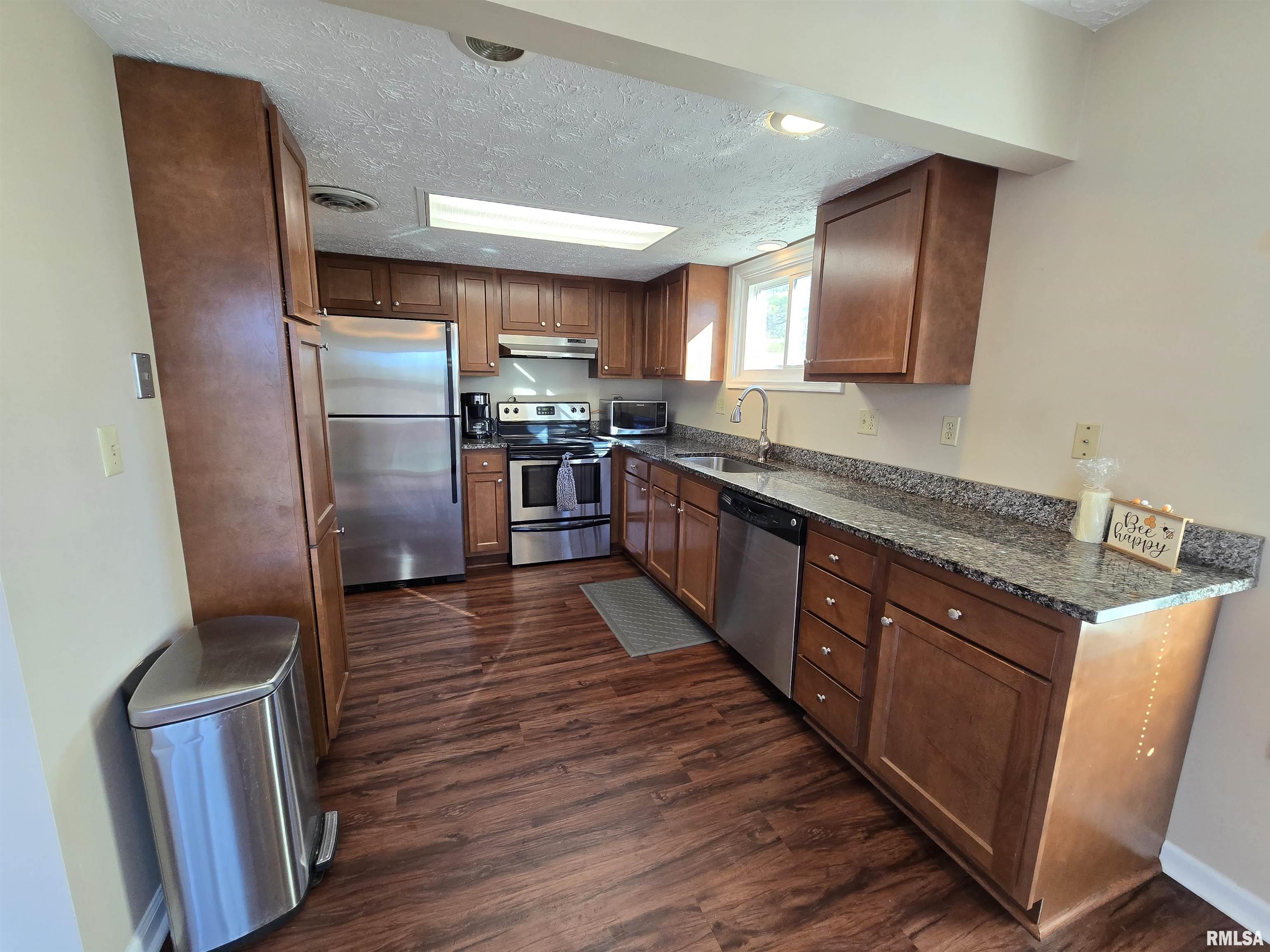 83 Country Place Springfield, IL 62703 - Photo 11 of 32