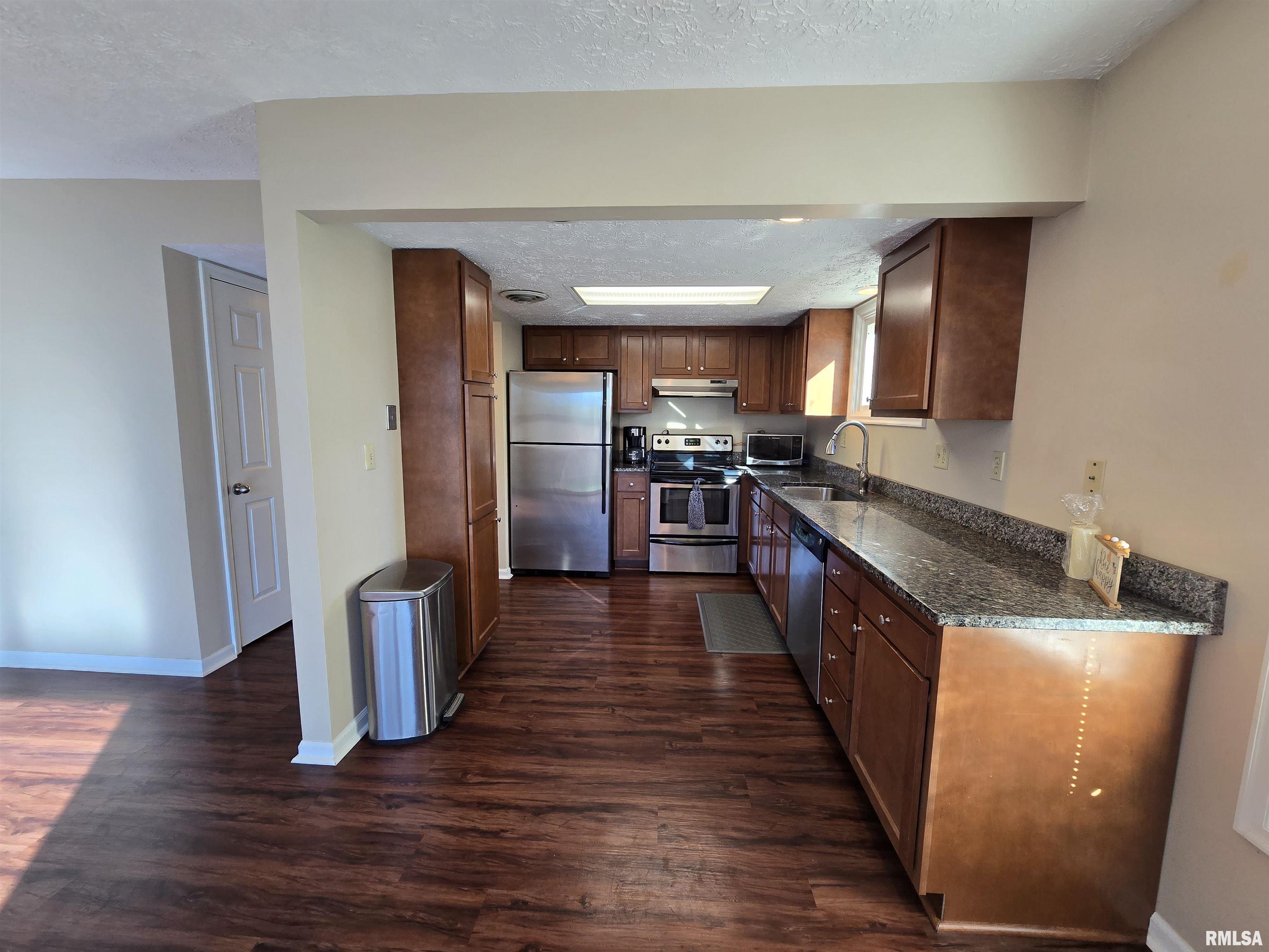 83 Country Place Springfield, IL 62703 - Photo 12 of 32
