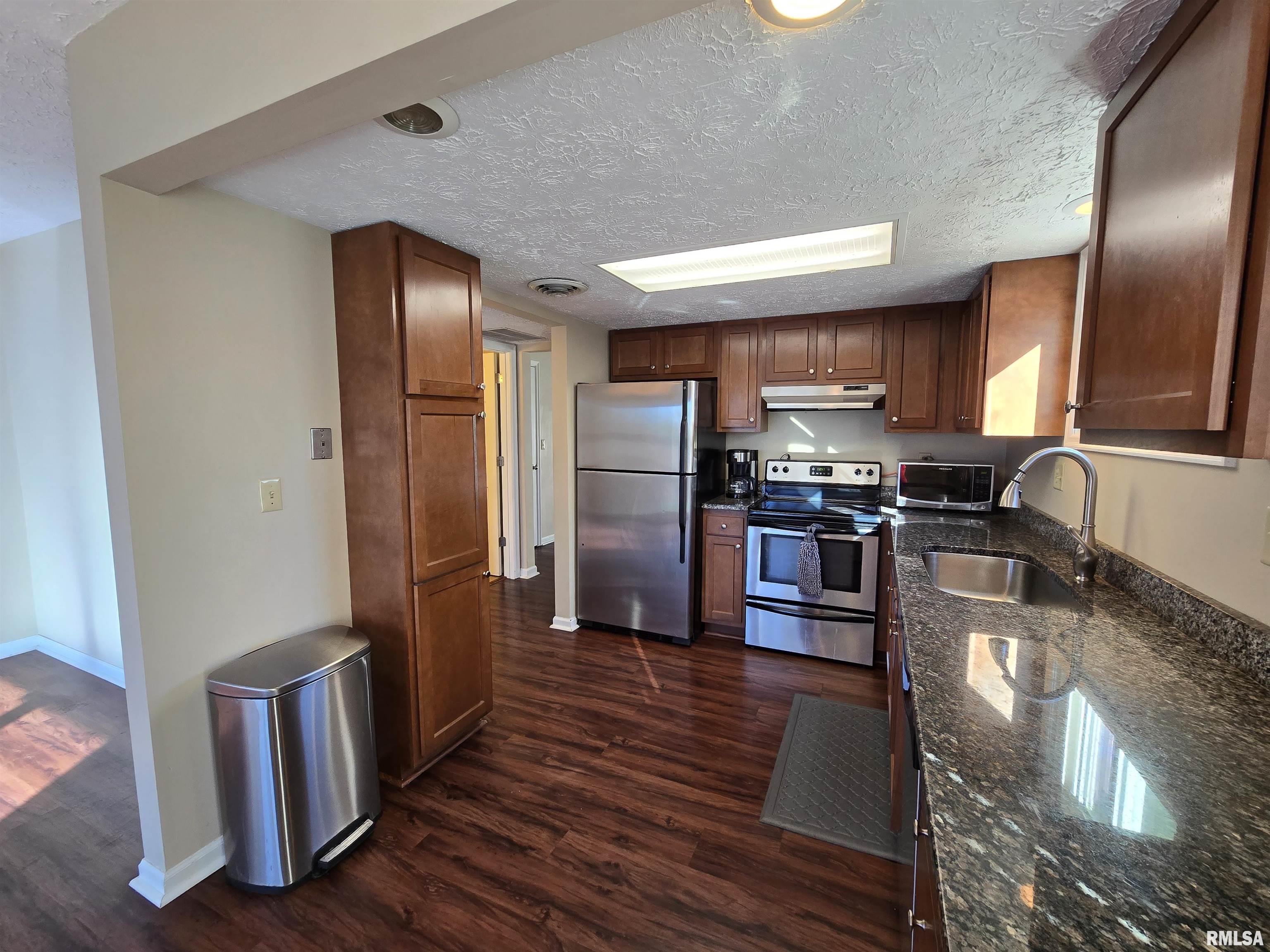 83 Country Place Springfield, IL 62703 - Photo 13 of 32