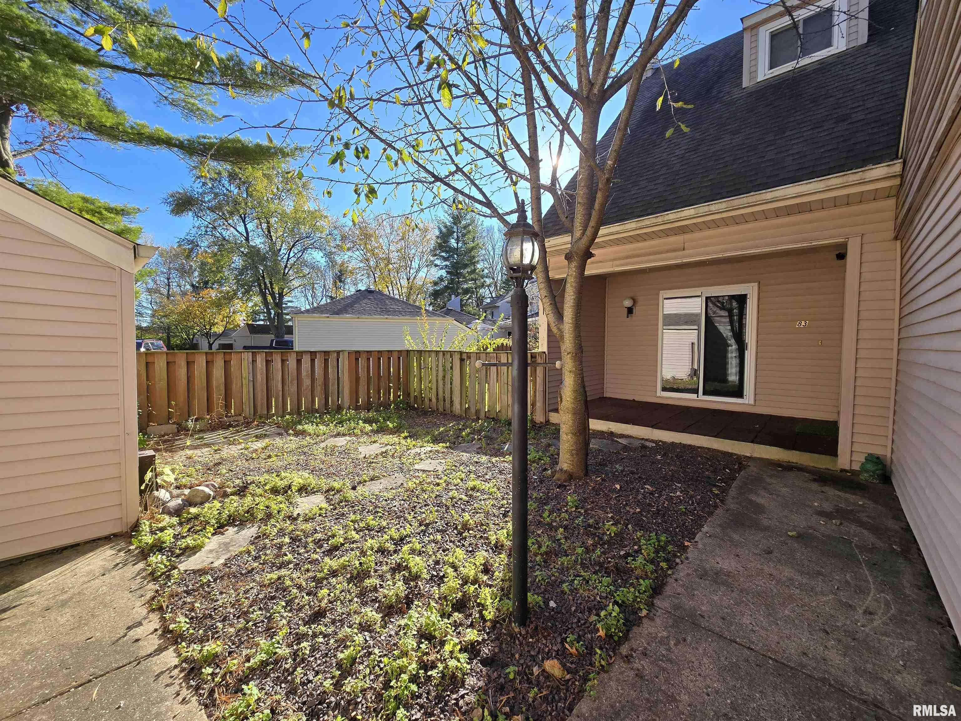 83 Country Place Springfield, IL 62703 - Photo 2 of 32
