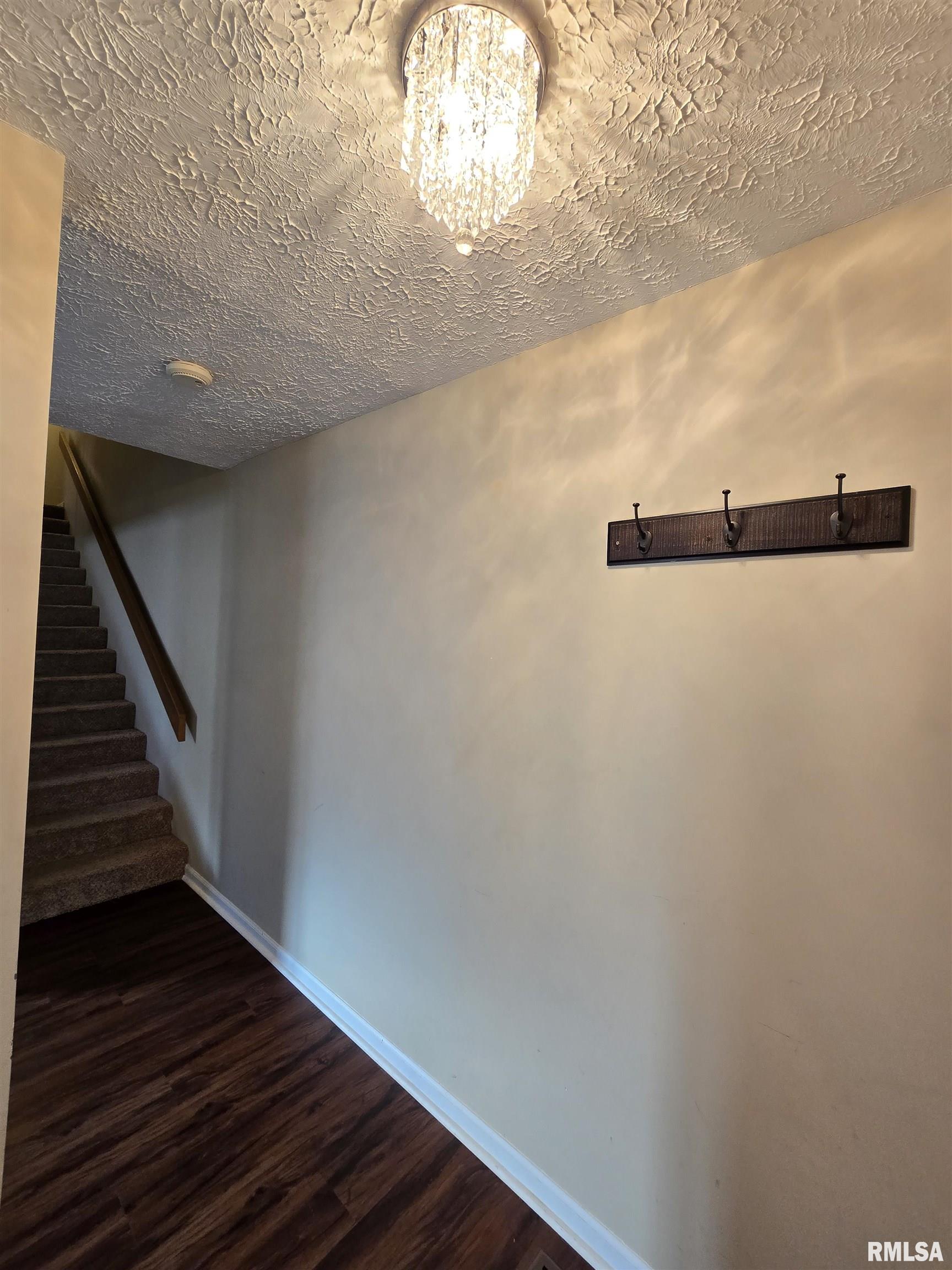 83 Country Place Springfield, IL 62703 - Photo 4 of 32