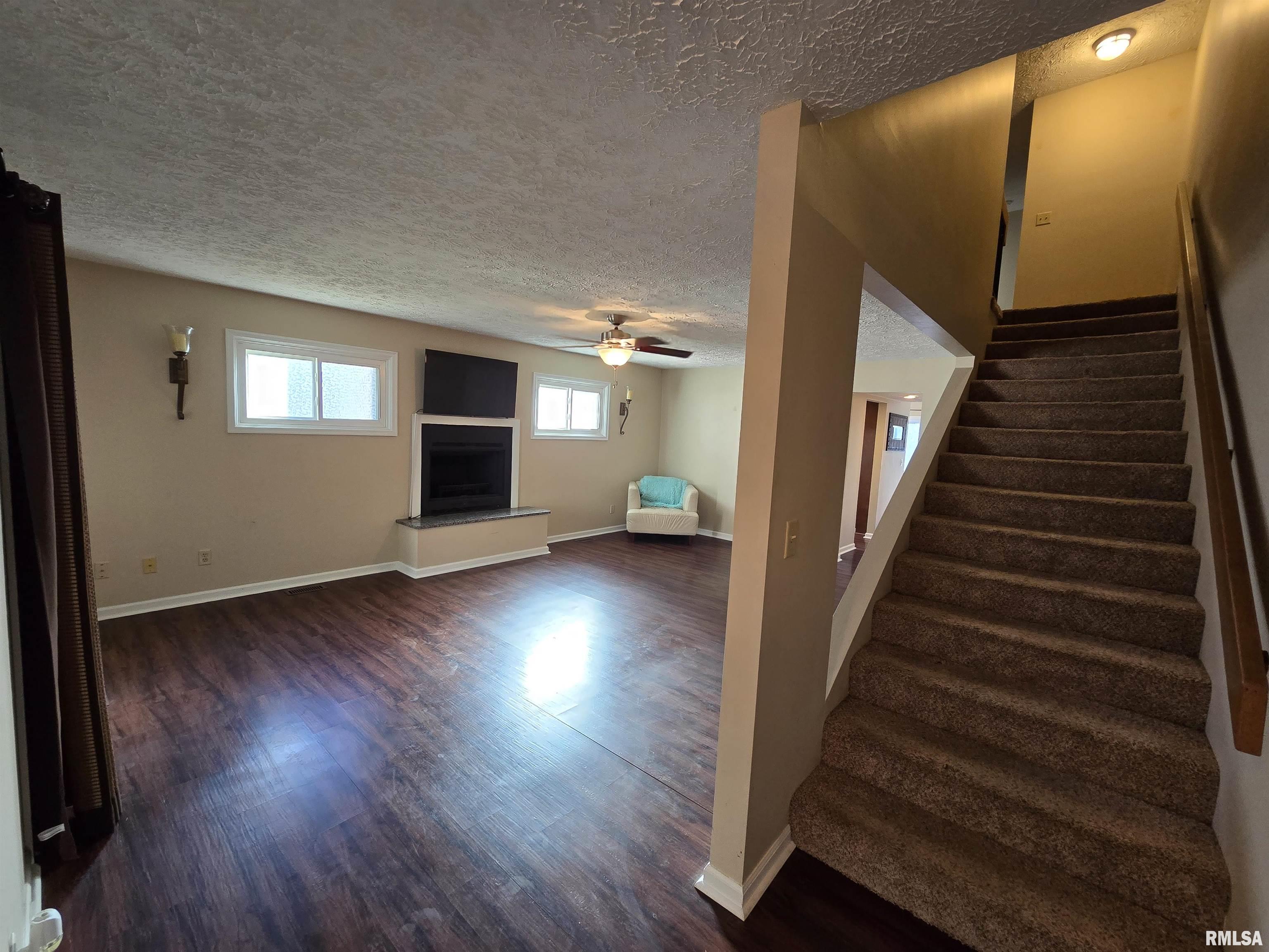 83 Country Place Springfield, IL 62703 - Photo 5 of 32