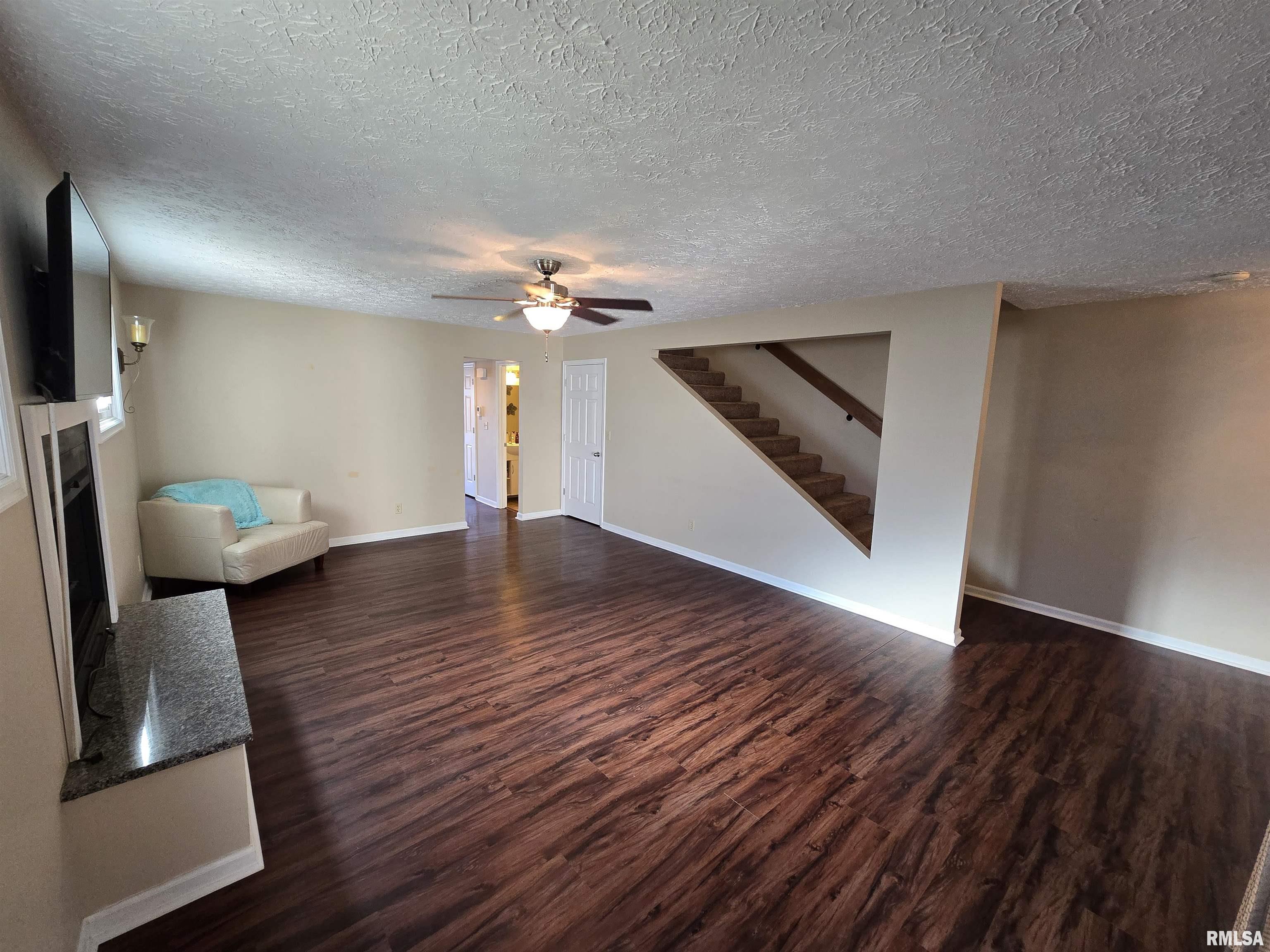 83 Country Place Springfield, IL 62703 - Photo 7 of 32