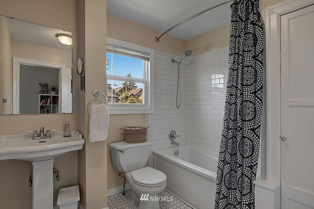2332 Rockefeller Avenue Everett, WA 98201 - Photo 15 of 25