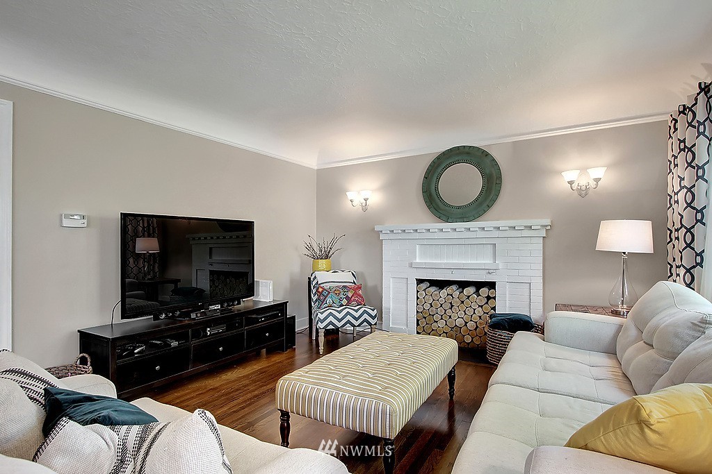 2332 Rockefeller Avenue Everett, WA 98201 - Photo 3 of 25