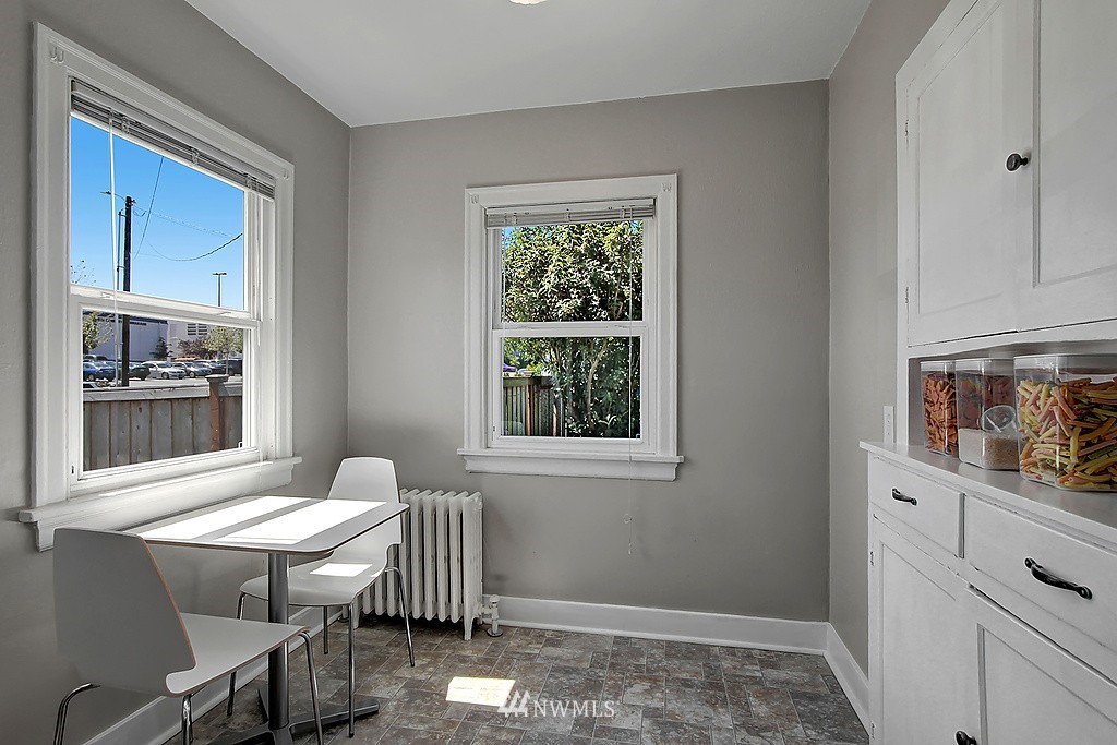 2332 Rockefeller Avenue Everett, WA 98201 - Photo 9 of 25