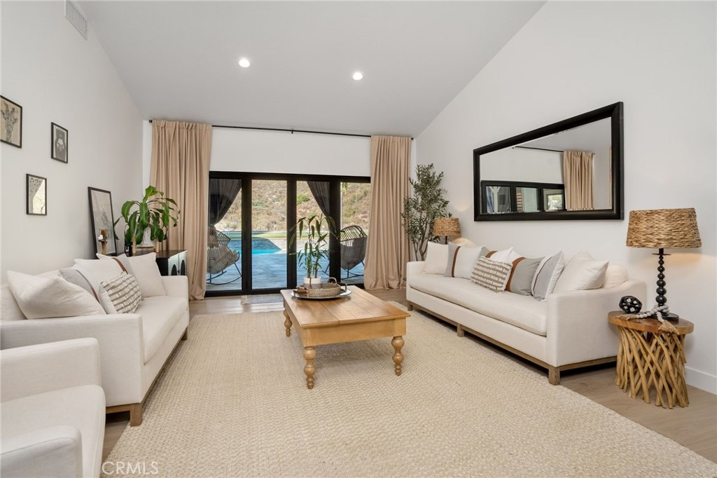 15263 Saddleback Road Canyon Country, CA 91387 - Photo 16 of 50 Gallery Image 16