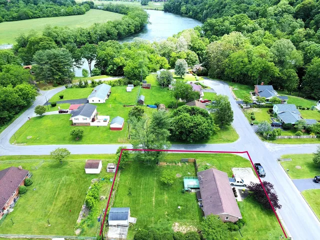 $285,000 | 6890 Riverbend Drive, Radford, VA 24141