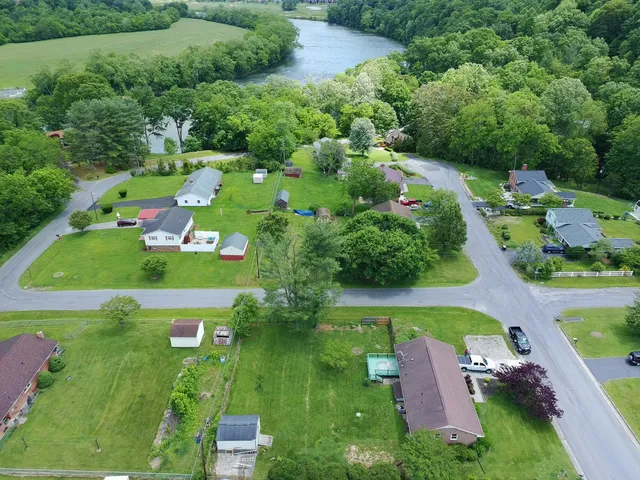 $285,000 | 6890 Riverbend Drive, Radford, VA 24141