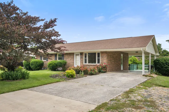 $285,000 | 6890 Riverbend Drive, Radford, VA 24141