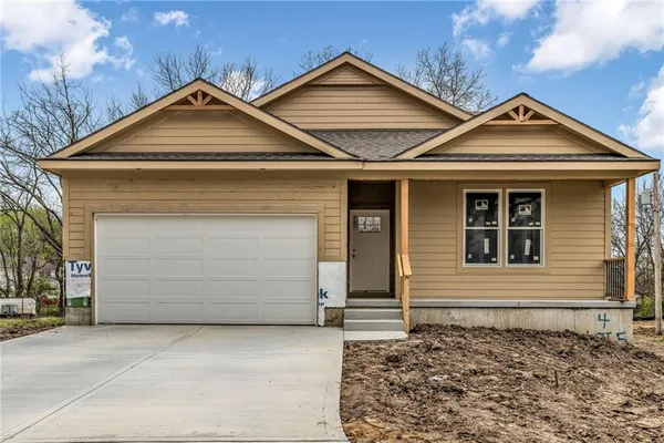 $465,000 | 4 Highland Circle, Smithville, MO 64089