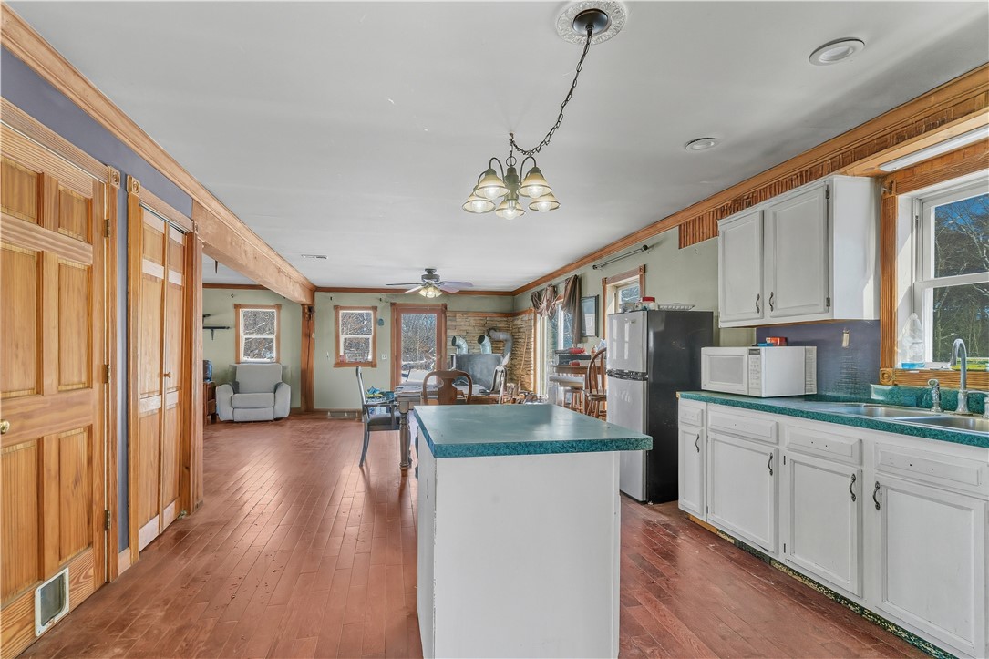 34 Hicks Way Foster, RI 02825 - Photo 4 of 28