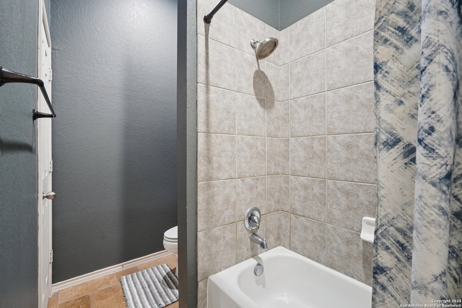 16107 Los Sedona Helotes, TX 78023 - Photo 36 of 59 a bathroom with a bathtub