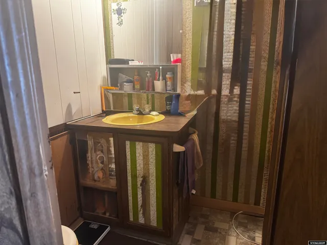 $138,000 | 218 South C Avenue, Thermopolis, WY 82443