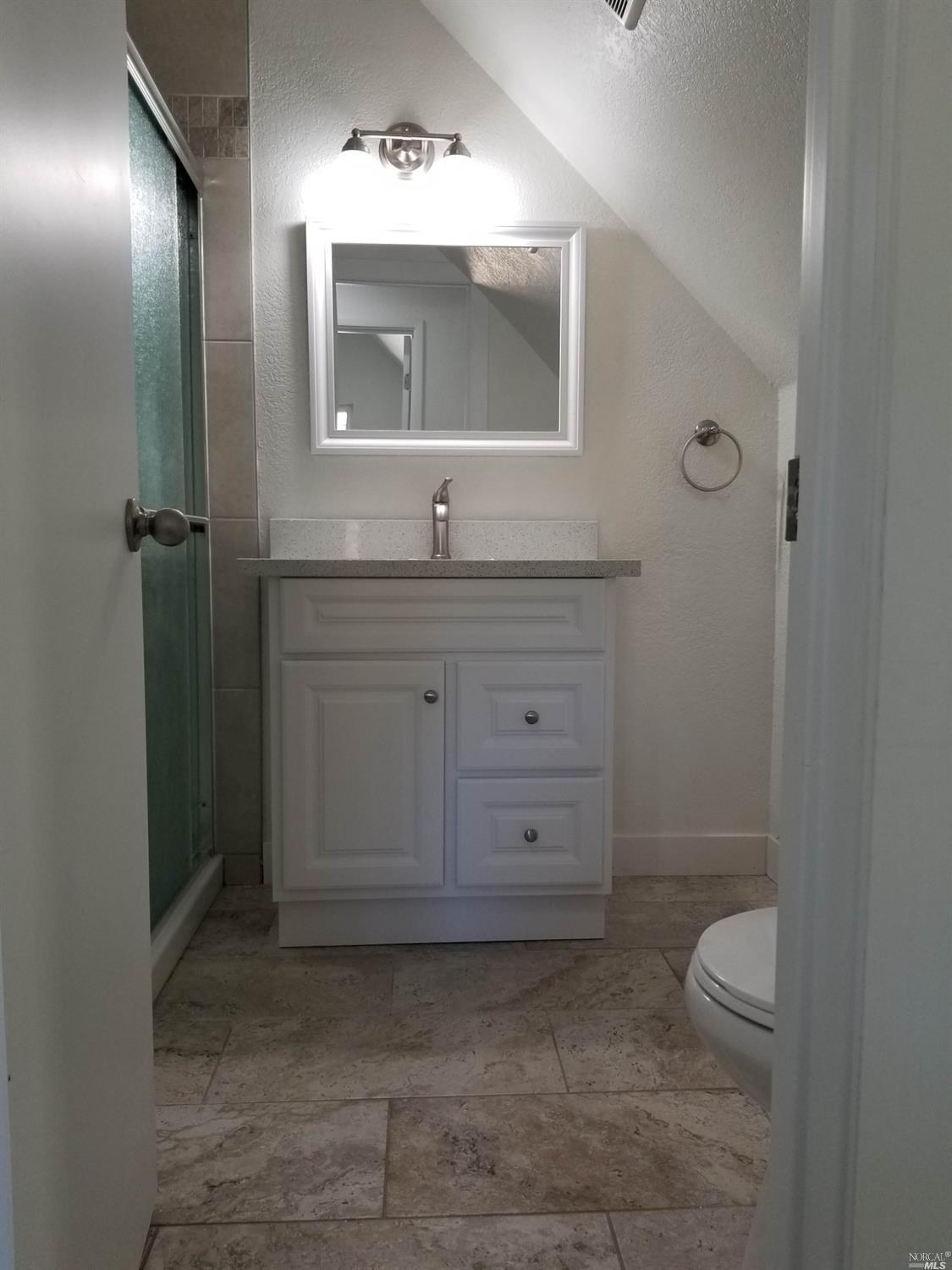 556 Boyd Street Santa Rosa, CA 95407 - Photo 21 of 45 Second Floor Bathroom