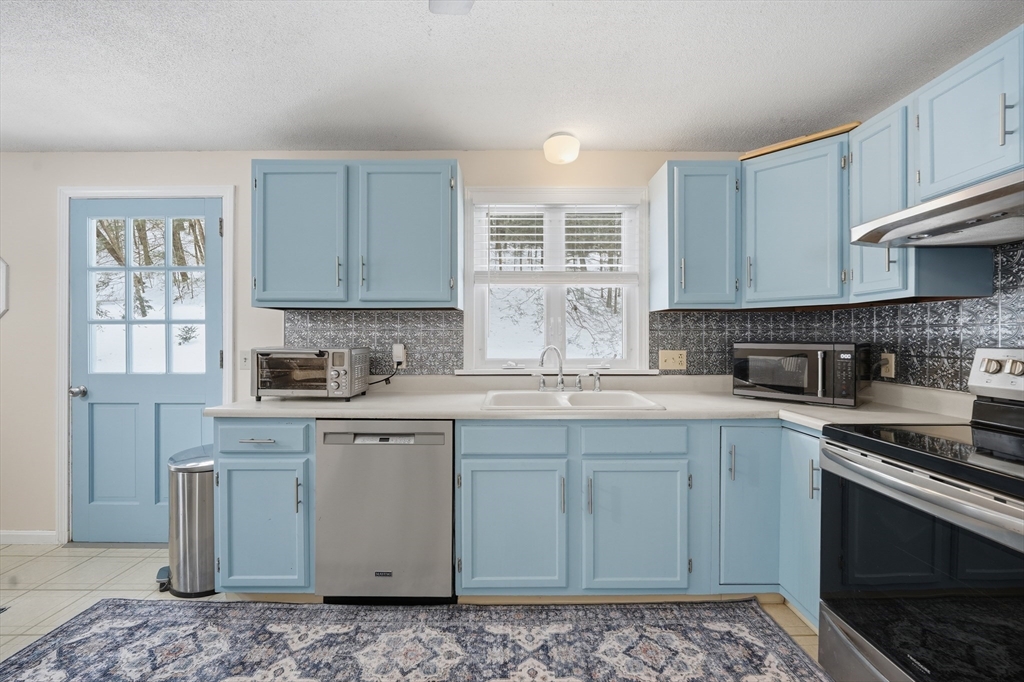 65 Old Farm Road Westfield, MA 01085 - Photo 9 of 42