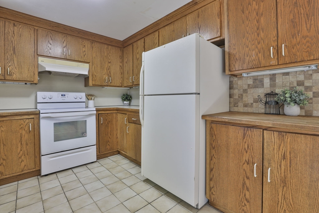 21 Westerly Street, Unit 3 Wellesley, MA 02482 - Photo 14 of 41