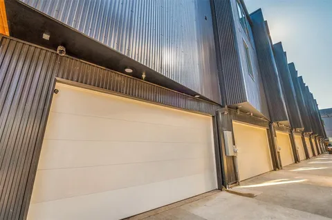 $624,000 | 426 West 9th Street, Unit 105, Dallas, TX 75208