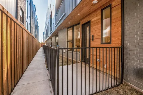 $624,000 | 426 West 9th Street, Unit 105, Dallas, TX 75208