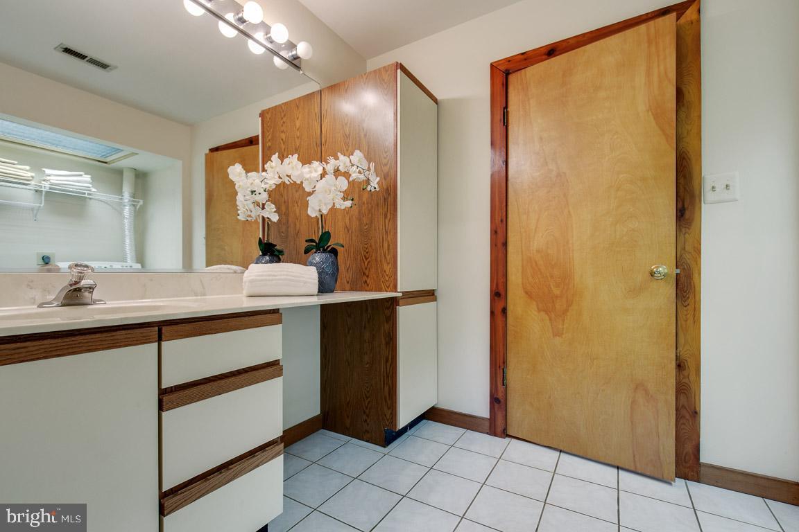 11220 Handlebar Road Reston, VA 20191 - Photo 21 of 35 Hall bath with one vanity in common area