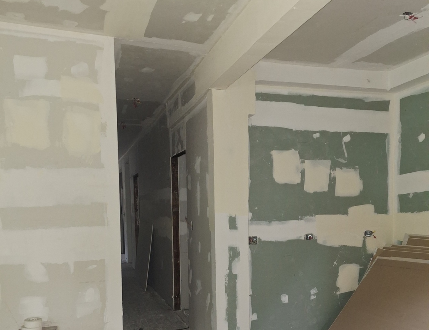 5757 South Carpenter Street Chicago, IL 60621 - Photo 4 of 18 a bathroom with a bathtub and shower