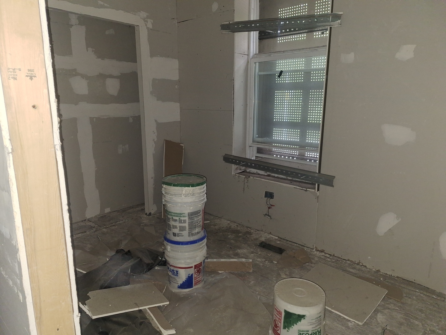 5757 South Carpenter Street Chicago, IL 60621 - Photo 5 of 18 a bathroom with a toilet and a shower