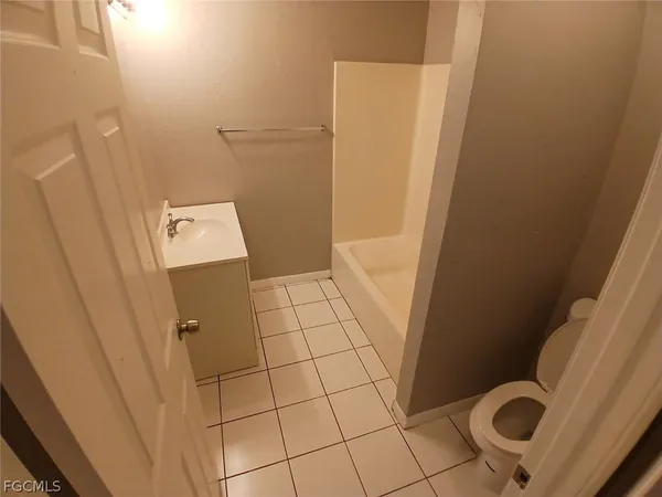 $1,300 | 3516 Dora Street, Fort Myers, FL 33916