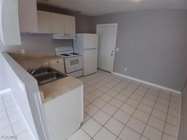 $1,300 | 3516 Dora Street, Fort Myers, FL 33916