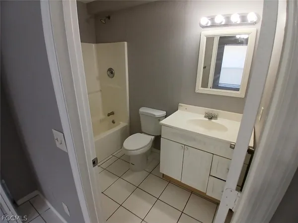 $1,300 | 3516 Dora Street, Fort Myers, FL 33916