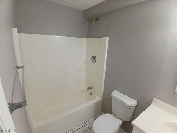 $1,300 | 3516 Dora Street, Fort Myers, FL 33916