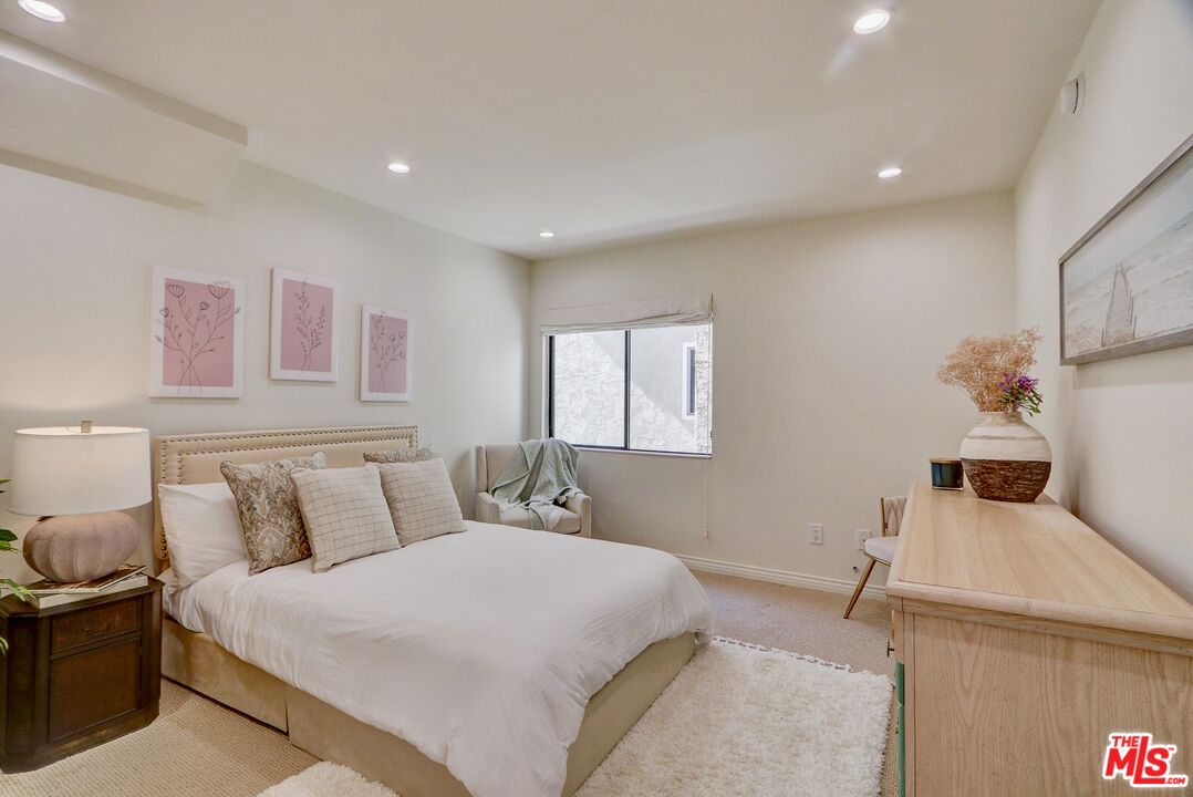 2345 Roscomare Road, Unit 303 Los Angeles, CA 90077 - Photo 15 of 23 a bedroom with a bed and a window