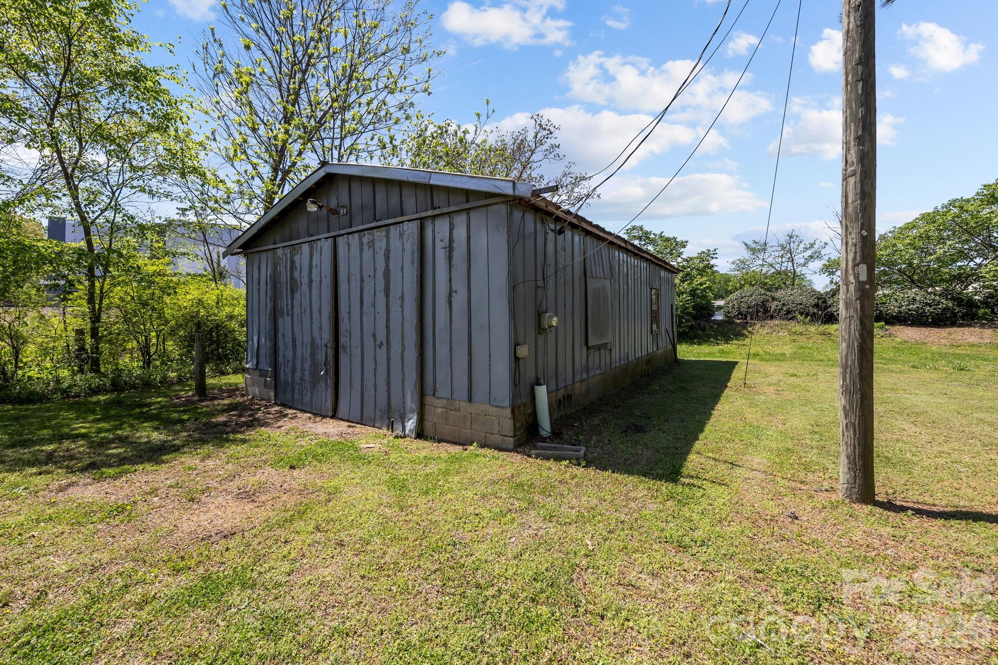1311 Jenkins Road Gastonia, NC 28052 - Photo 47 of 47 a backyard of a house