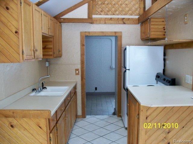 35 Cayuga Road Lake Orion, MI 48362 - Photo 12 of 12 guest house kitchen