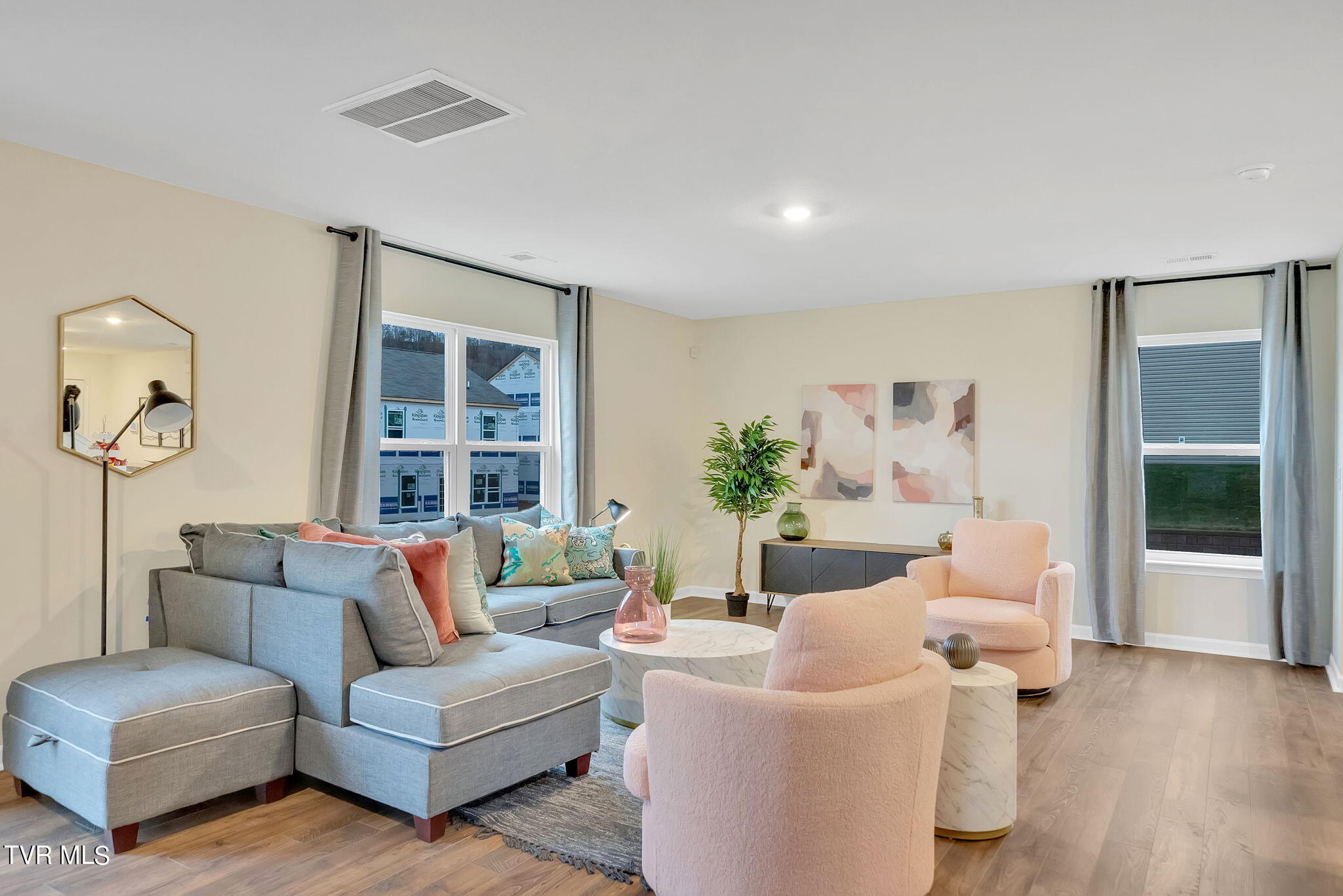 737 Newtons Way Kingsport, TN 37663 - Photo 12 of 29 10-web-or-mls-217A3361