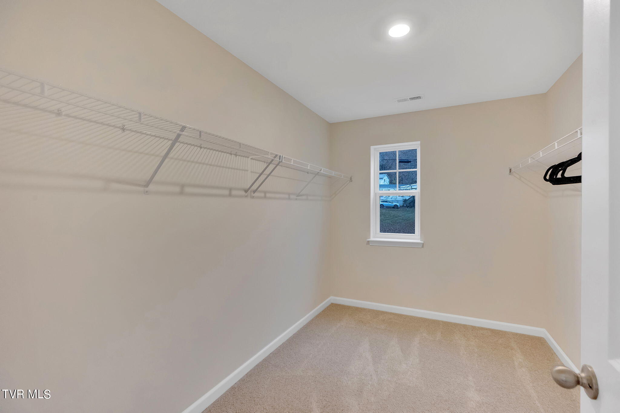 737 Newtons Way Kingsport, TN 37663 - Photo 14 of 29 12-web-or-mls-217A3383