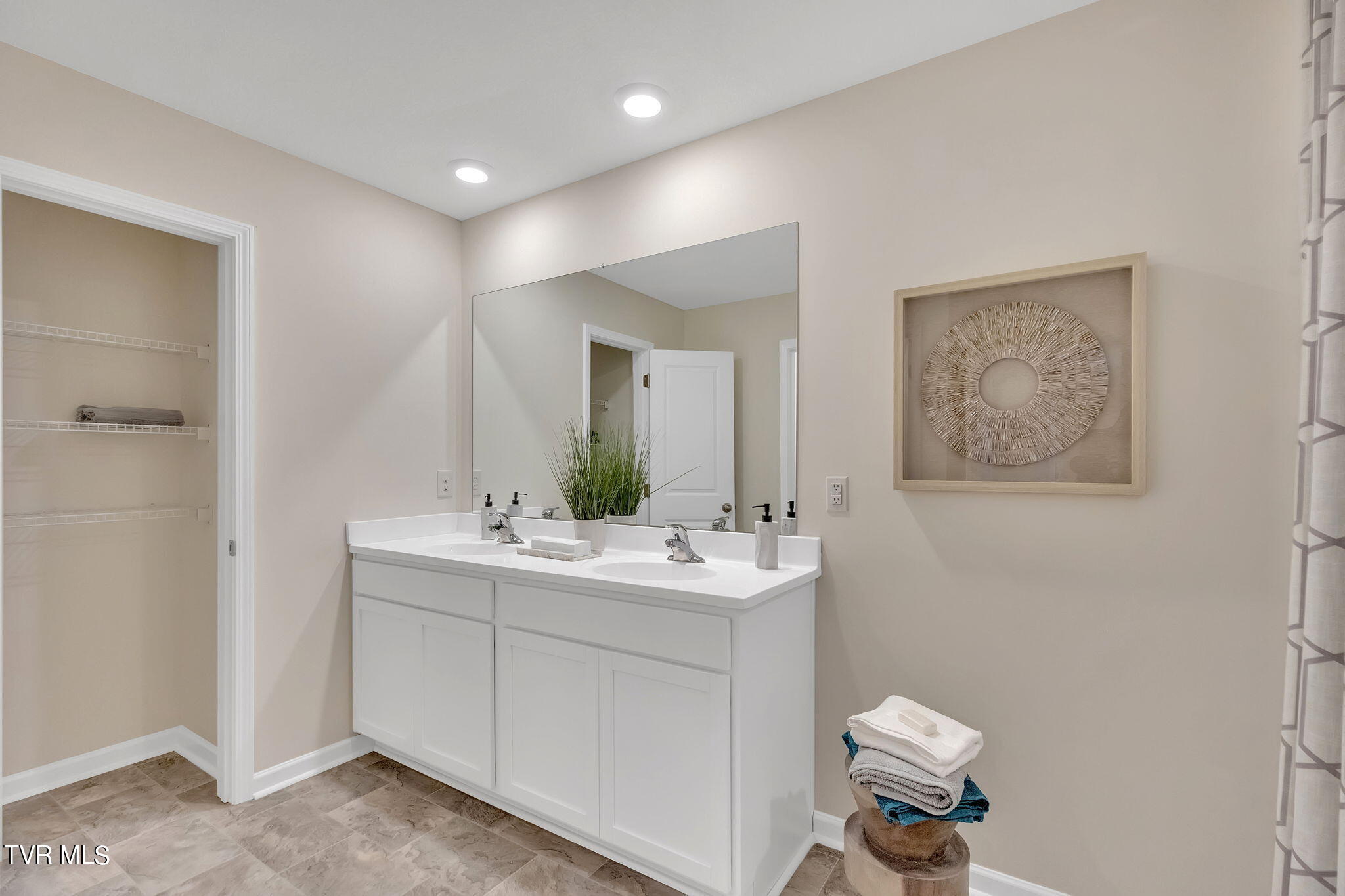 737 Newtons Way Kingsport, TN 37663 - Photo 17 of 29 15-web-or-mls-217A3398