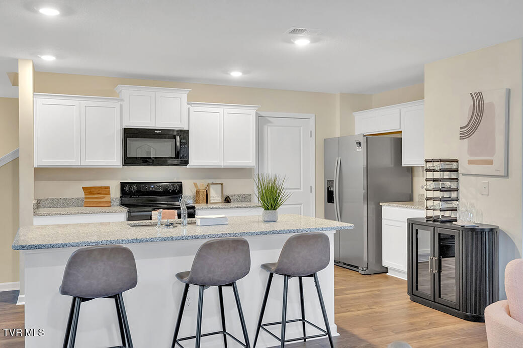 737 Newtons Way Kingsport, TN 37663 - Photo 7 of 29 6-web-or-mls-217A3341-snack-removal