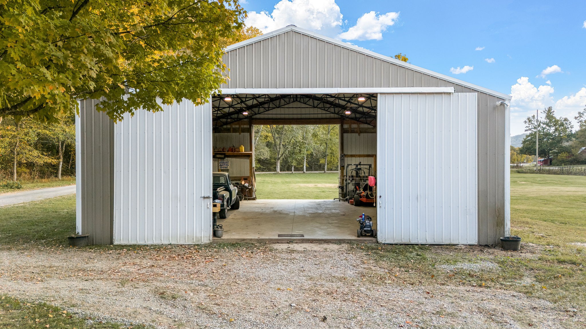 109 Higgins Road Woodbury, TN 37190 - Photo 38 of 49 This is your husband's DREAM shop.