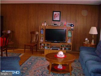28 Linden Road Burlington, NJ 08016 - Photo 2 of 12 Living Room