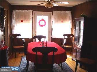 28 Linden Road Burlington, NJ 08016 - Photo 3 of 12 Dining Room