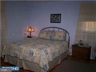 28 Linden Road Burlington, NJ 08016 - Photo 4 of 12 Bedroom - Main