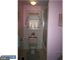 28 Linden Road Burlington, NJ 08016 - Photo 5 of 12 Bedroom - Main