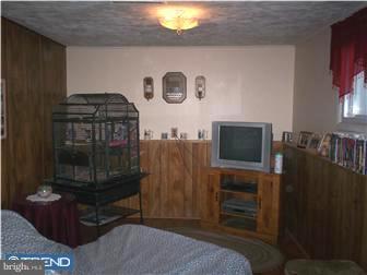 28 Linden Road Burlington, NJ 08016 - Photo 7 of 12 Family Room