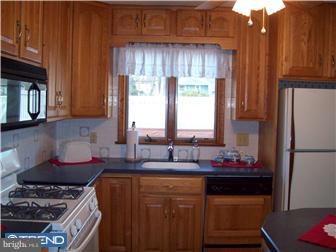 28 Linden Road Burlington, NJ 08016 - Photo 10 of 12 Kitchen